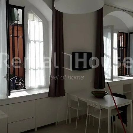 Loft Open Indipendente All'interno Di Un Cortile Апартаменты *