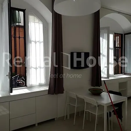 Апартаменты Loft Open Indipendente All'interno Di Un Cortile Милан